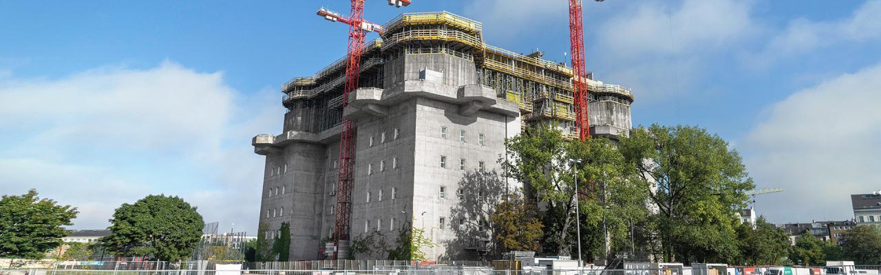 Doka unterstützt Bauunternehmen George Bähr bei der Aufstockung eines historischen Bunkers mitten in Hamburg.