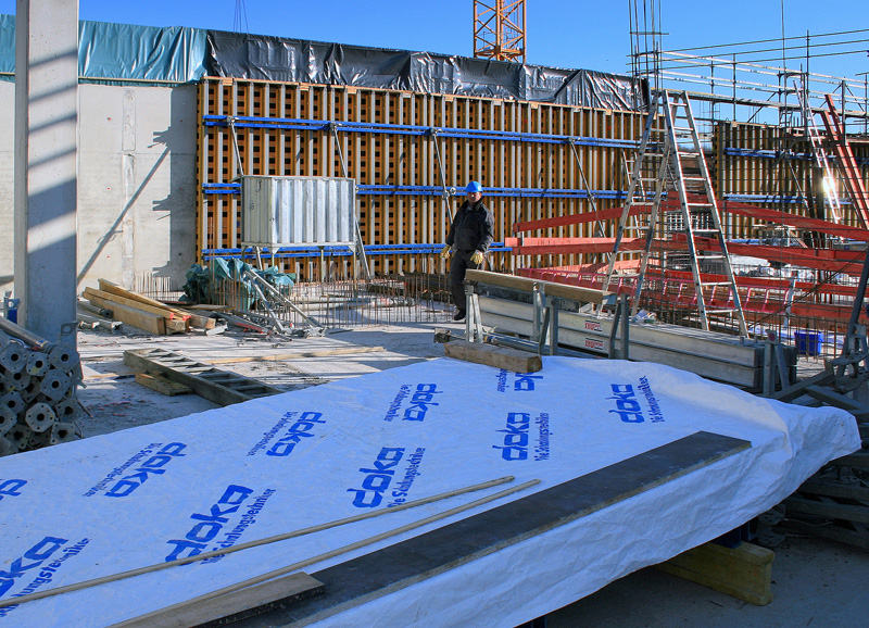 Sichtbetonwände SB3 und SB2 im 2,27 m-Raster - Doka